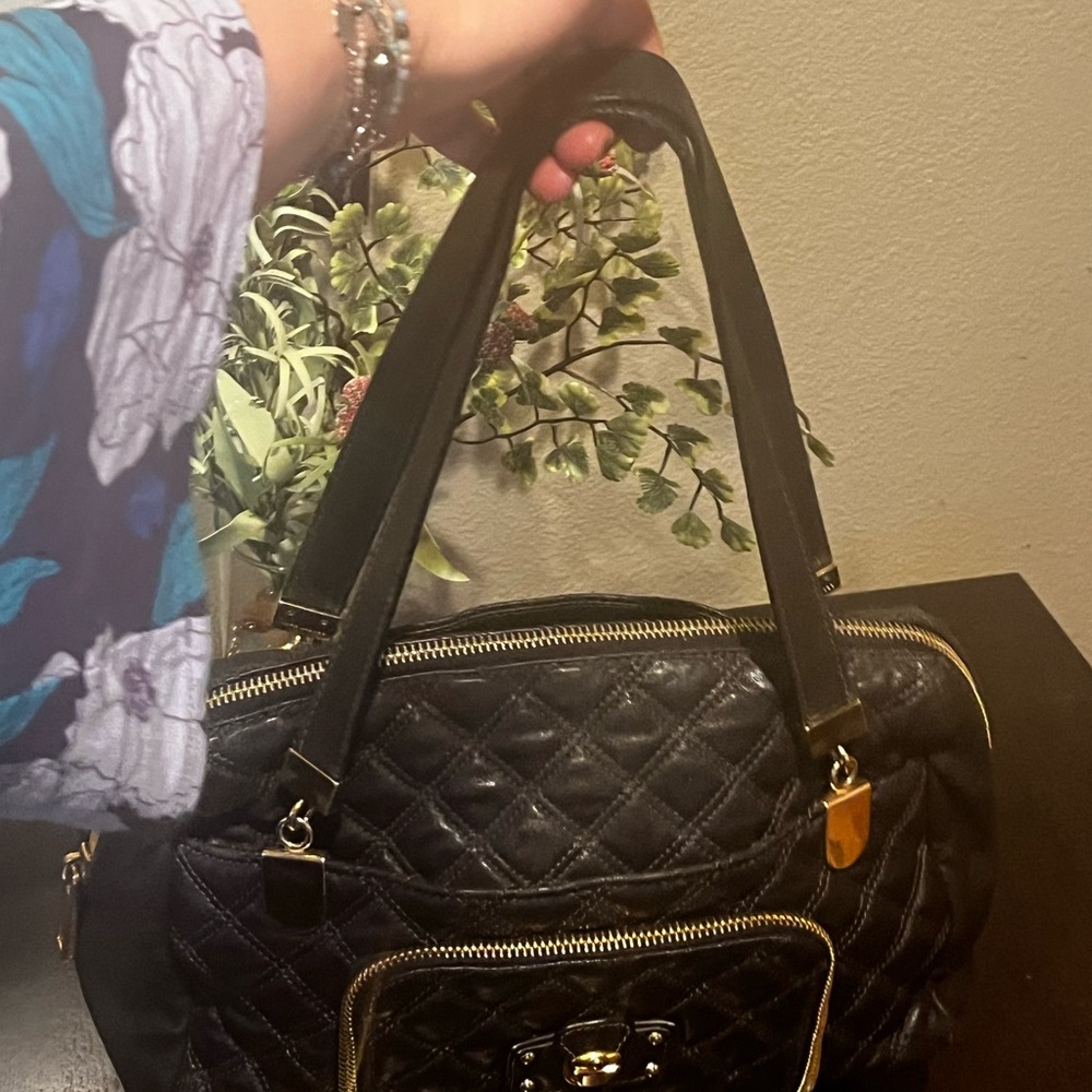 Marc Jacobs quilted black leather handbag in great condition. Gold hardware. - Picture 6 of 14